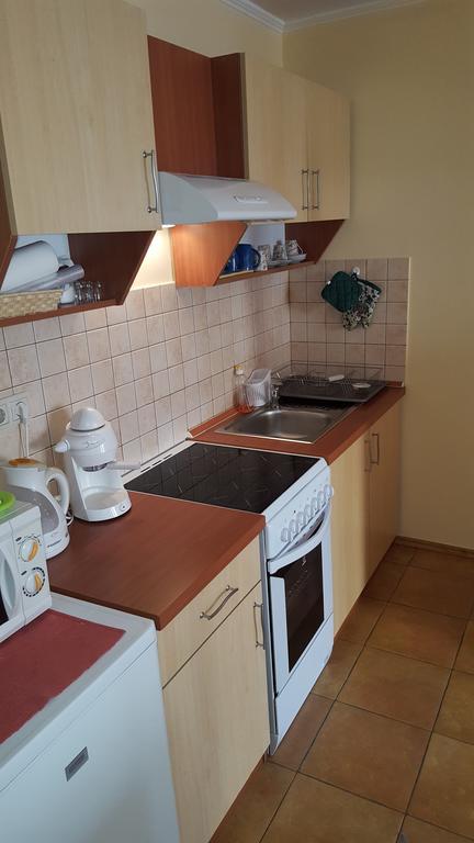Okker Apartman Gyula Buitenkant foto