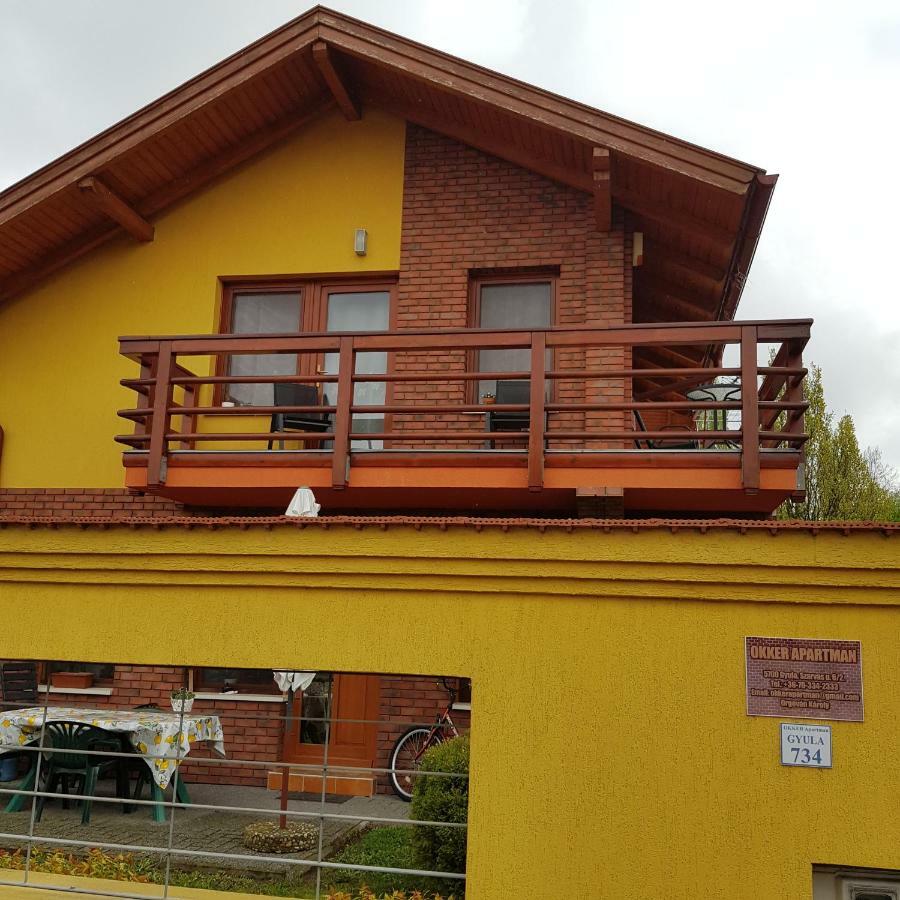Okker Apartman Gyula Buitenkant foto