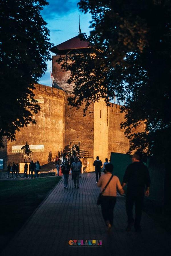 Okker Apartman Gyula Buitenkant foto